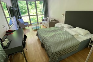 Havila Hotel Geiranger - Doppelzimmer mit Sitzecke - Geiranger, Norwegen