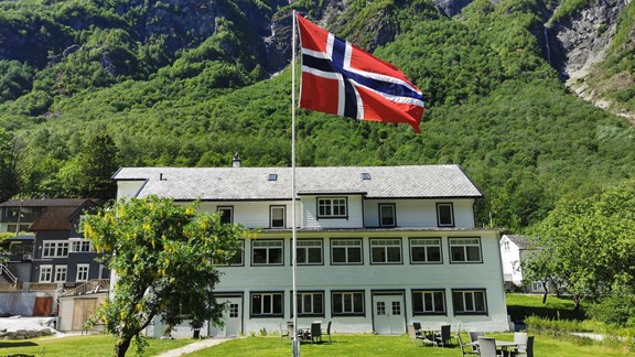 Gudvangen Budget Hotel - The garden area - Gudvangen, Norway