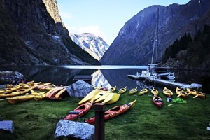 Gudvangen Budget Hotel – Bereit für eine Kajaktour auf dem Nærøyfjord ab Gudvangen, Norwegen