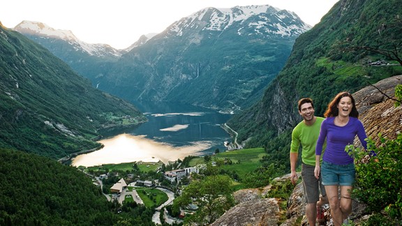 Vista del tour Fiordo de Geiranger + Norway in a nutshell®. Viaja con Fjord Tours en tren y autobús desde Oslo, Bergen y Ålesund