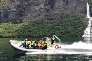 Aktivitäten in Geiranger - RIB-Bootsfahrt auf dem Geirangerfjord, Geiranger, Norwegen