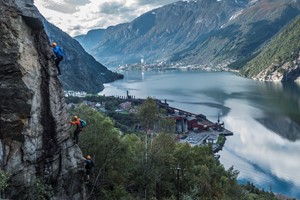 Aktivitäten in Odda - Via Ferrata Tyssedal - Auf dem Weg nach oben - Odda, Norwegen