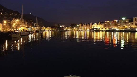 "Bergen by night"   - nydelig kveld i Bergen