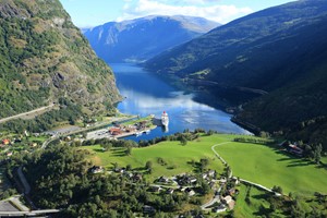 Vistas de un pueblo de Flåm - Flåm, Noruega
