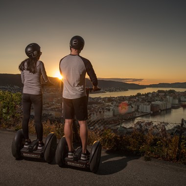 Aktivitäten in Bergen - Genießen die Aussicht bei einer geführten Segway-Tour - Bergen bei Nacht, Bergen, Norwegen