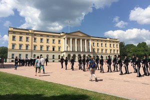 Activities in Oslo - Oslo Discovery bus tour - the Norwegian Royal Palace - Oslo, Norway
