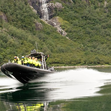Full fart på fjorden - RIB-båttur på Hardangerfjorden fra Eidfjord