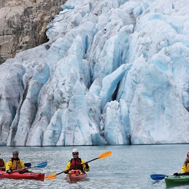 Kayak en un glaciar en Folgefonna