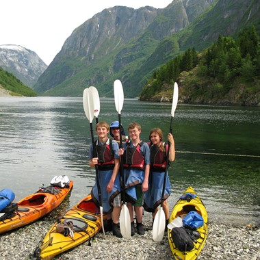 Aktivitäten in Gudvangen - Halbtägiger Kajakausflug auf dem Nærøyfjord - bereit für den Fjord - Gudvangen, Norwegen