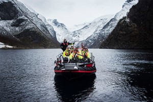 Safari de invierno por fiordos en Flåm, Noruega