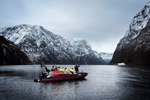 Aktivitäten in Flåm - RIB-Bootstour im Winter mit Wikinger-Dinner, der Führer erzählt Geschichten - Flåm, Norwegen