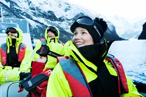 Winter-RIB-Bootsfahrt mit Wikinger-Abendessen, Aktivitäten in Flåm, Norwegen