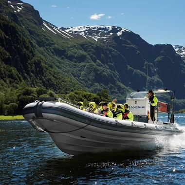 RIB-båttur med Vikingmiddag - en sommerdag på fjorden - Aktiviteter i Flåm 