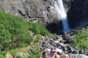 Aventura en lancha por el fiordo y excursión a la cascada Feigefossen